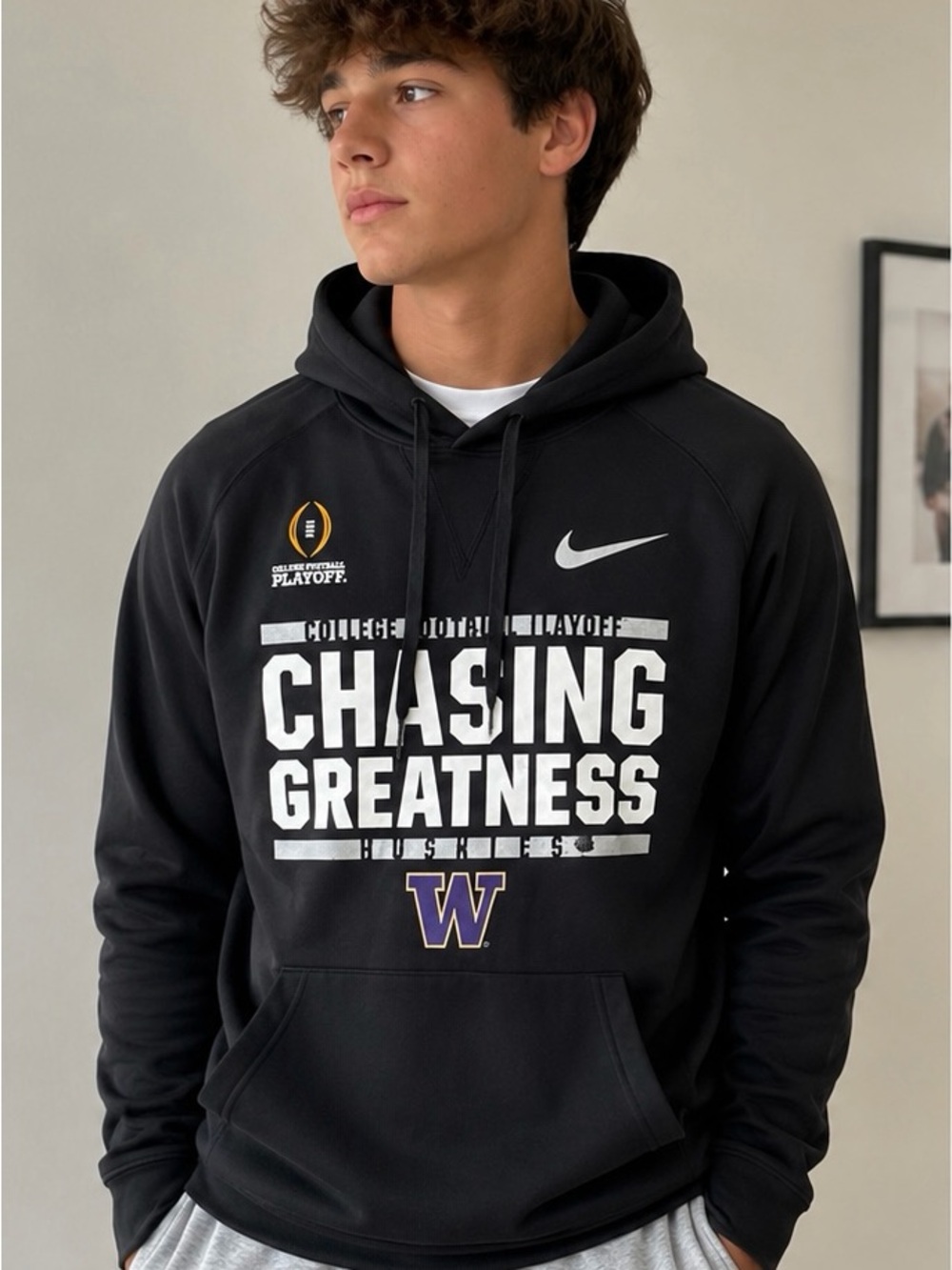 Washington Huskies Nike Black 'Chasing Greatness' Hoodie